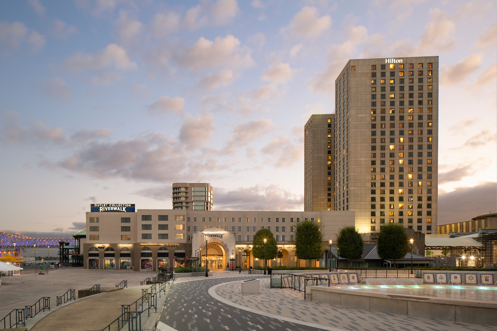 Exterior of Hilton New Orleans Riverside at Spanish Plaza.